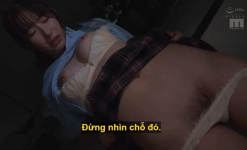 Sếp lớn đang lập mưu xxx con nhỏ nhân viên kiêu kỳ lười nhác, suốt ngày bận rộn tán gẫu tin nhắn cùng người yêu.